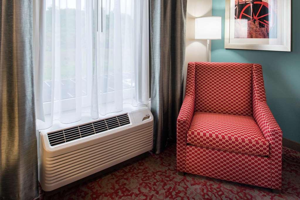 Hilton Garden Inn Bristol Room photo